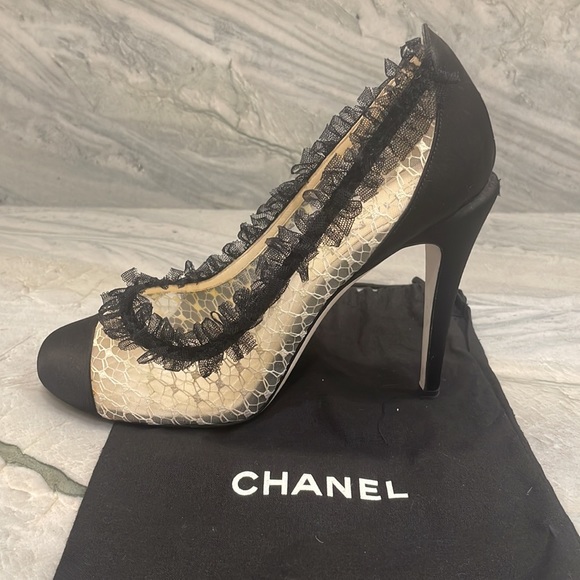 CHANEL Black & Nude Lace Mesh Satin CC Cap Toe Heels - Picture 5 of 10